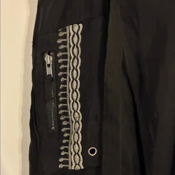 NWT Johnny Was Biya Black Adventura Cargo Pants with Floral Embroidery size 2 - Picture 4 of 15